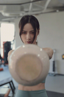 不扣纽扣的女孩完整